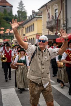 Povorka ob dnevih narodnih noš in oblačilne dedščine (43)